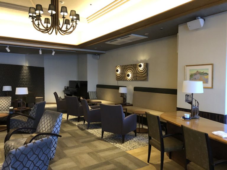 落ち着いた雰囲気のロビー