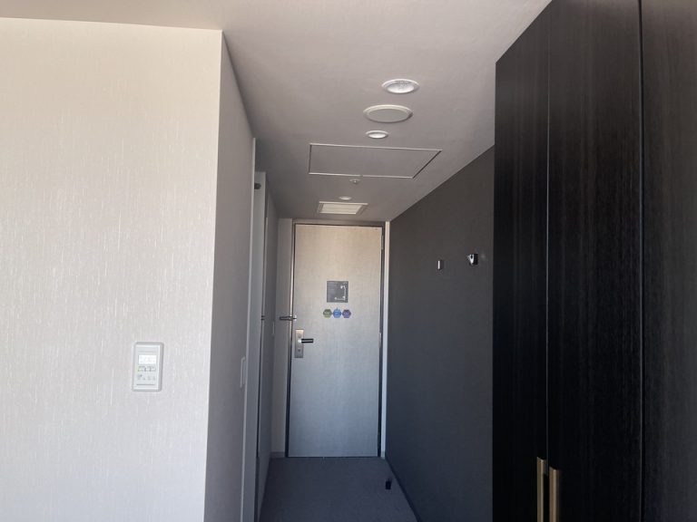 部屋内部から入口5