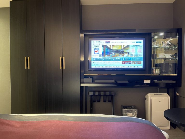 ベットからテレビ1