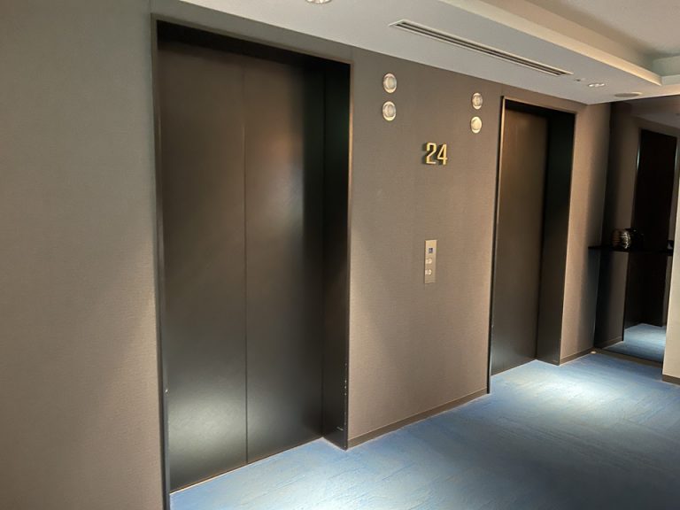 客室階エレベーターホール2