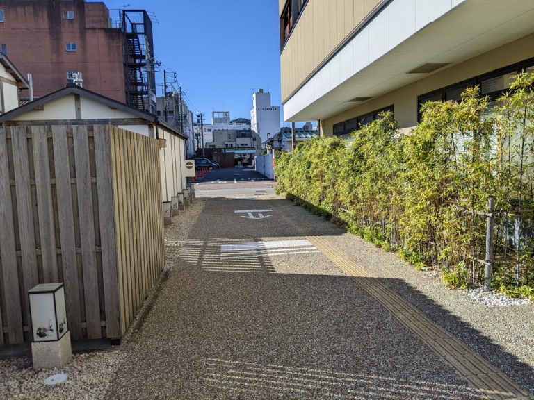 エントランス外観 (4)