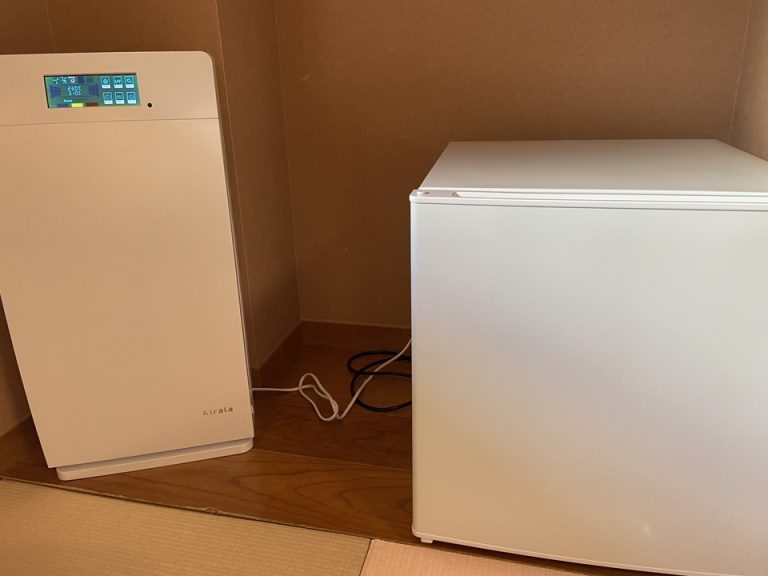 空気清浄機と小さな冷蔵庫