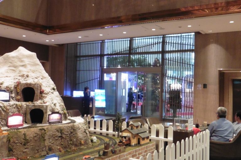 大阪駅からのエントランスです