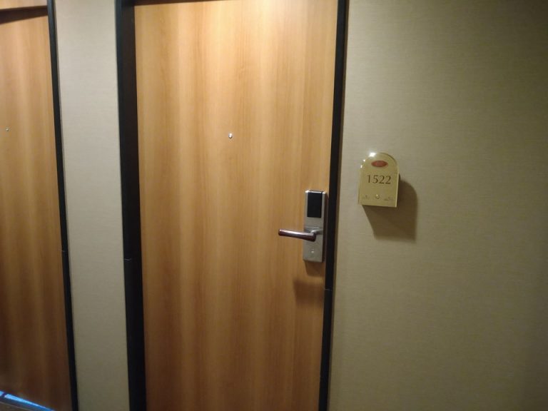 客室入口外観ドア