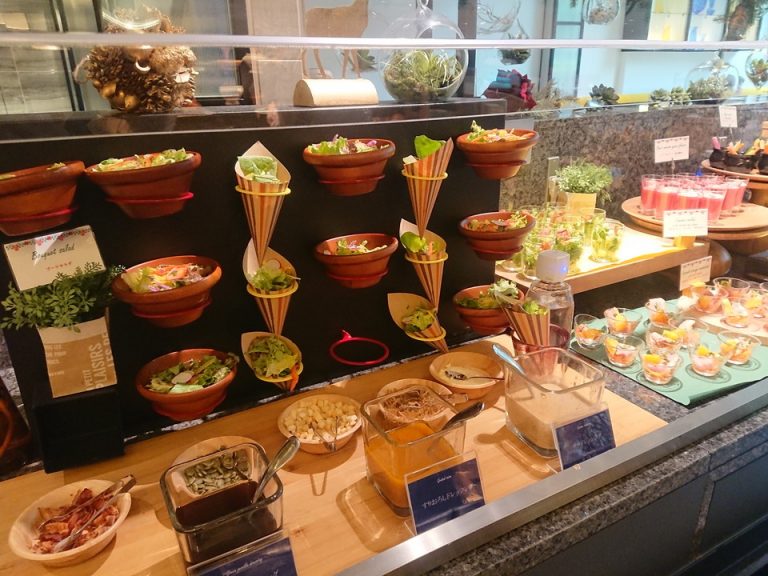 サラダコーナー