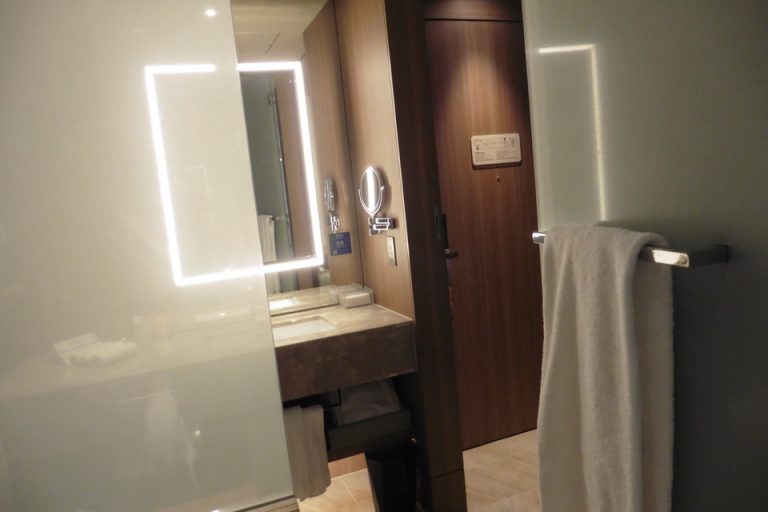 すりガラスで広く感じます