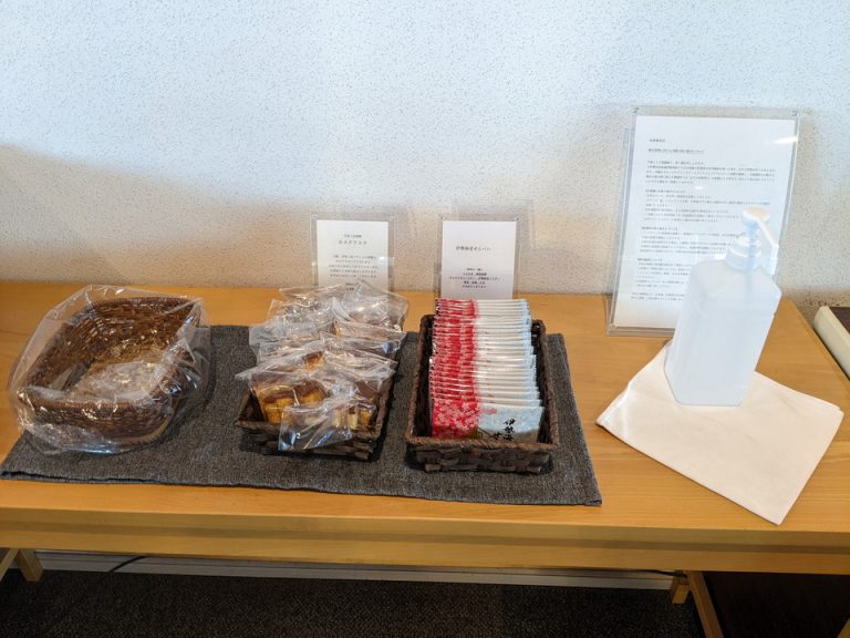 ロビーのフリードリンクです(一部有料) (2)