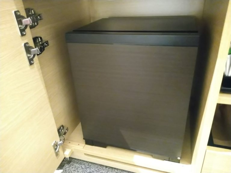 冷蔵庫(閉じた状態)