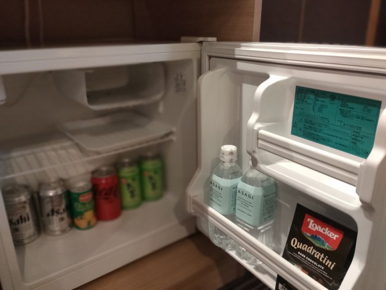 客室(ミニバー開けたところ)