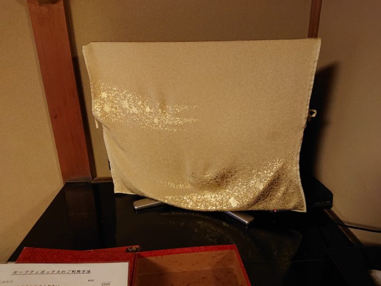 薄型テレビカバーあり