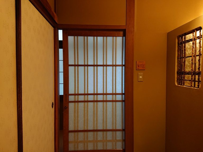 客室室内より入口扉