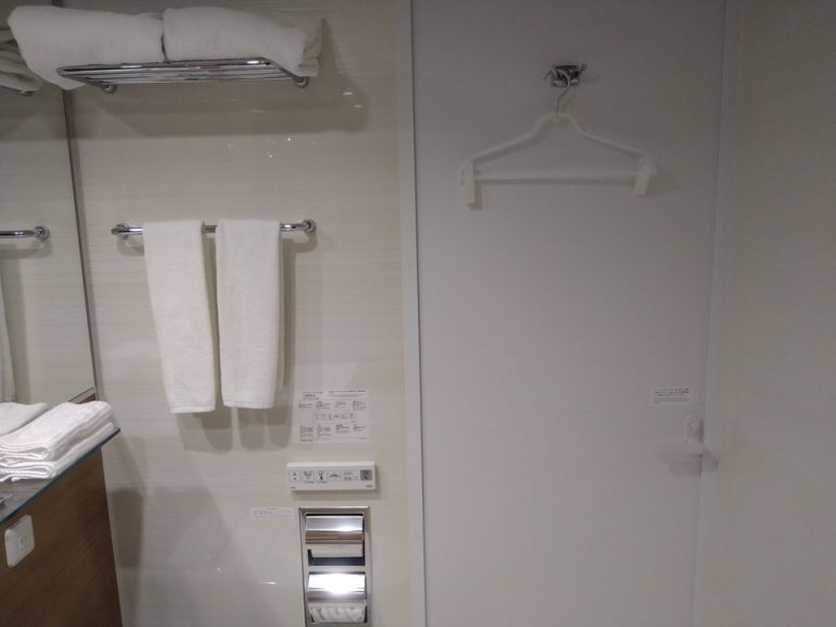 バスルーム内から入口