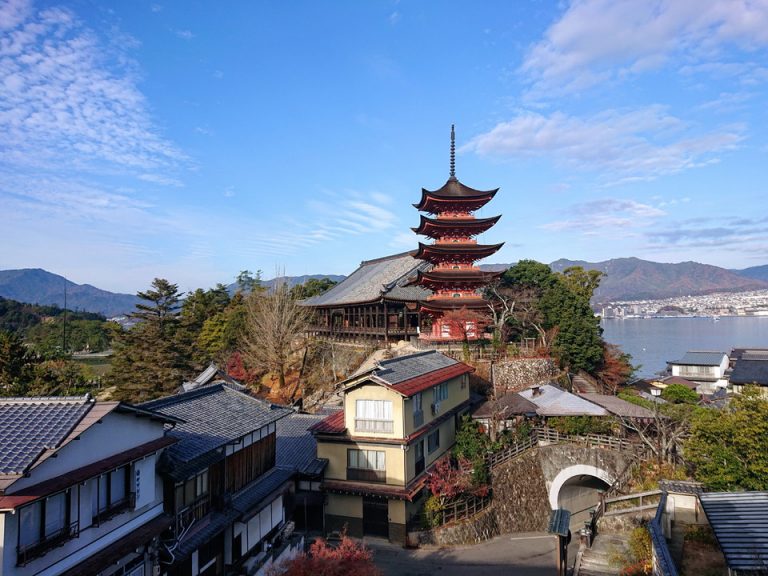 五重の塔と千畳閣