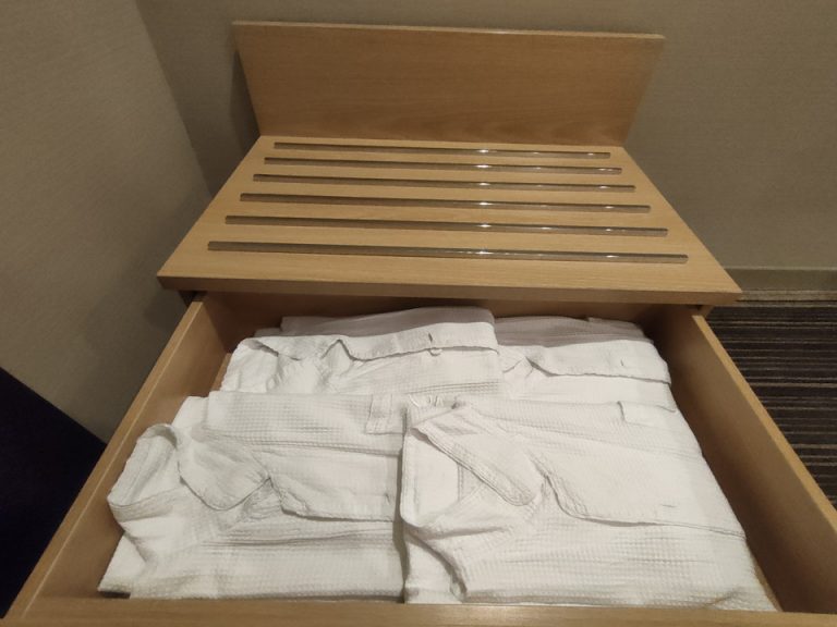 客室(パジャマ)