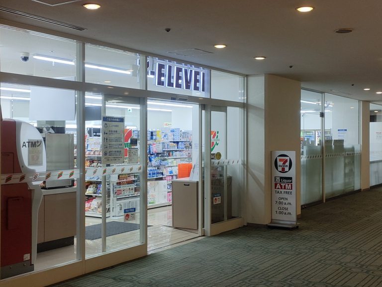 B1コンビニ外観