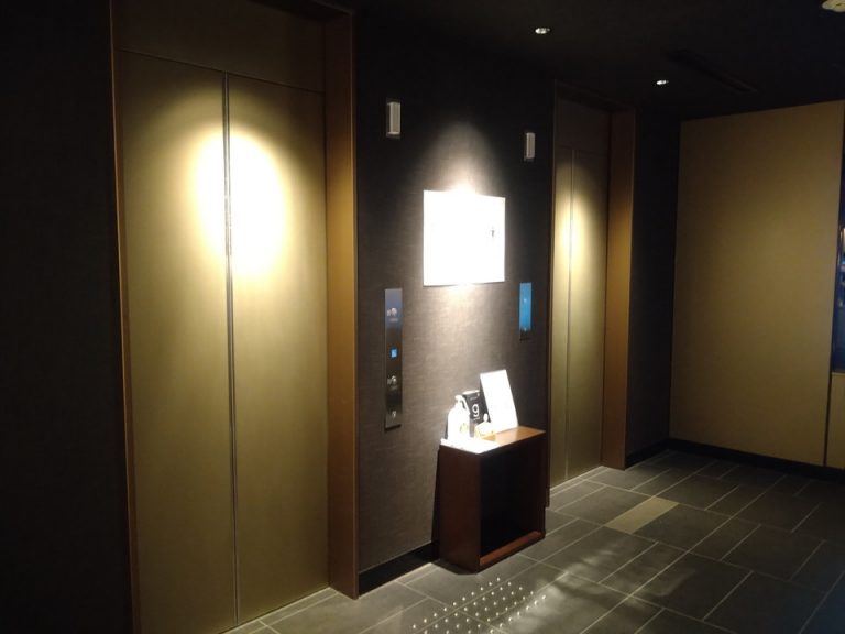 エレベーター外観