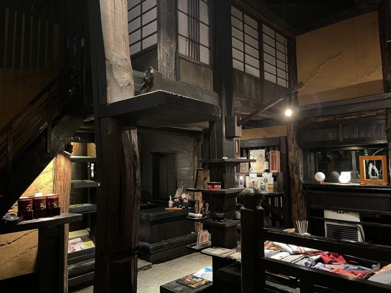 エントランス内観