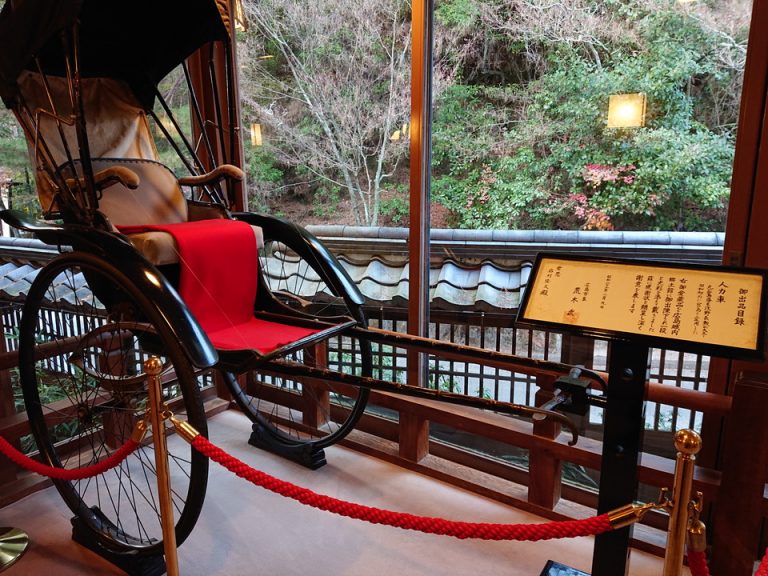 人力車本館から新館を繋ぐ通路にて