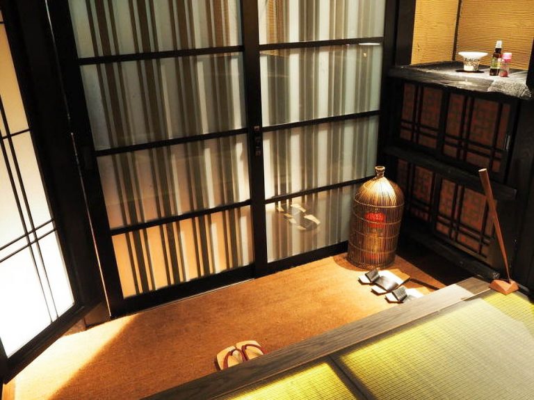 客室入り口内観ドア