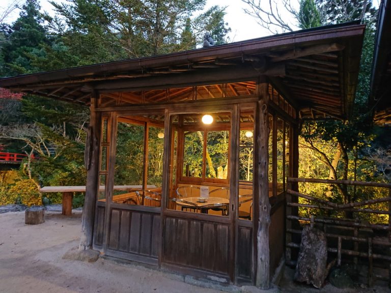 夕刻の東屋