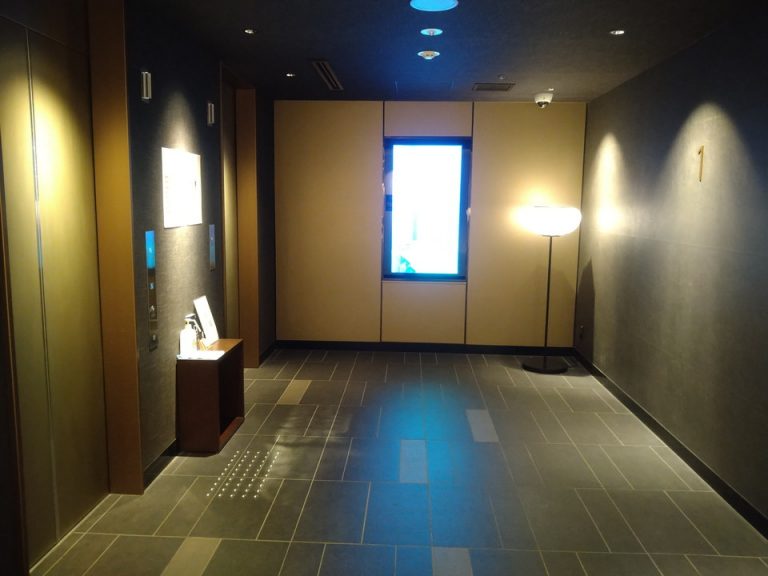 エレベーターホールフロント階