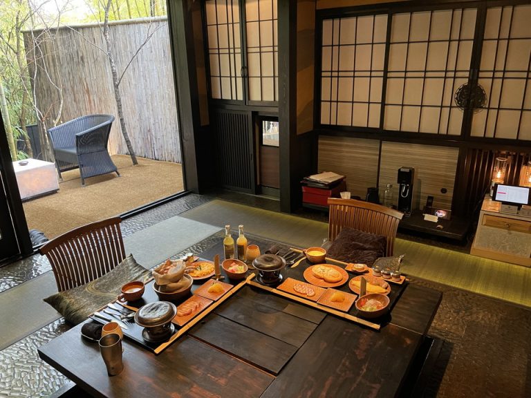 客室全体(窓際方向)