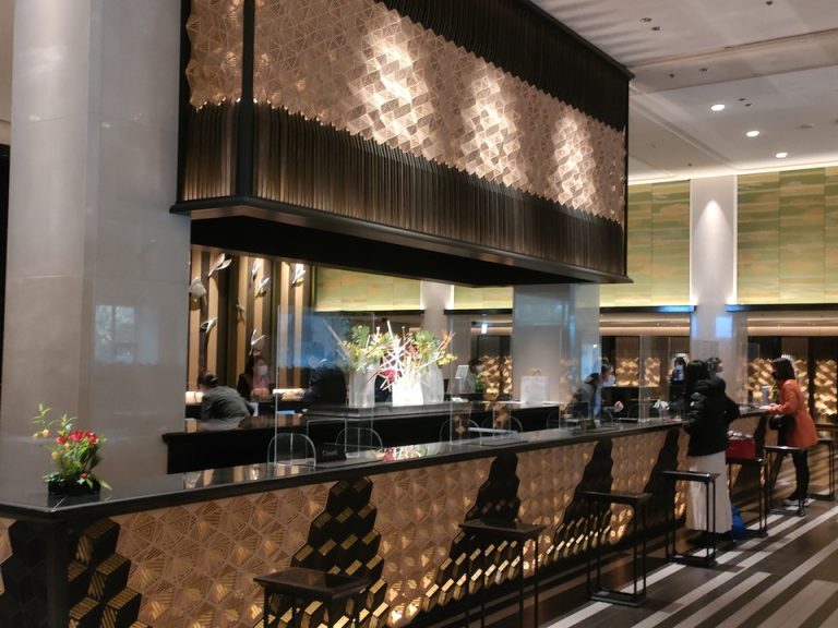 フロント(チェックアウトカウンター)