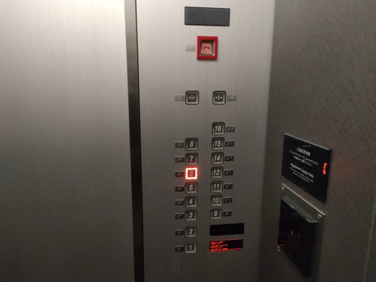 エレベーター(内部ボタン)