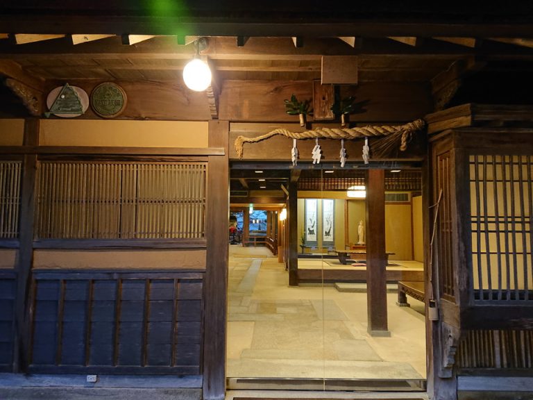 ホテル正面入口