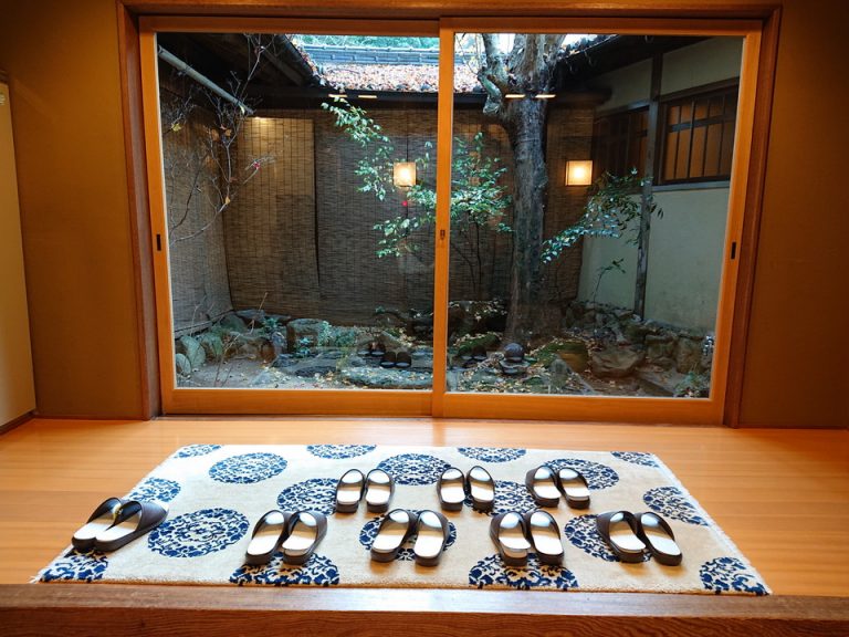 本館客室廊下入口