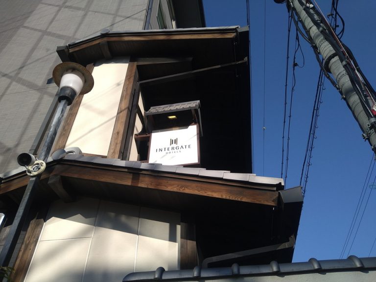 ホテルロゴにも屋根が