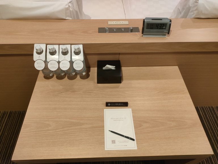 客室(ミニテーブル)