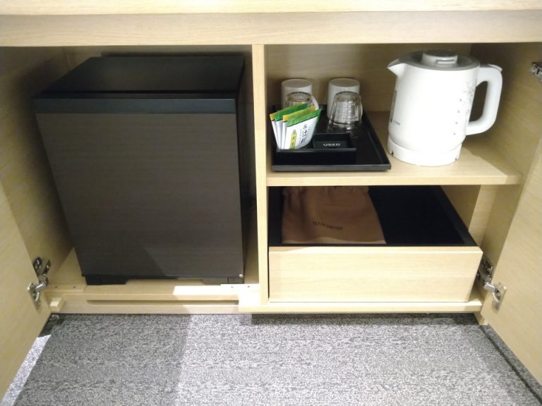 TV下収納