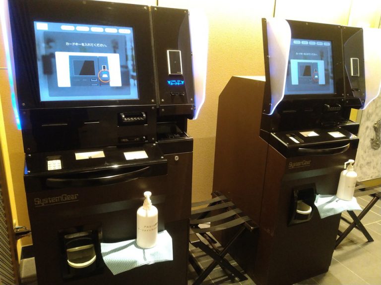 自動チェックイン機