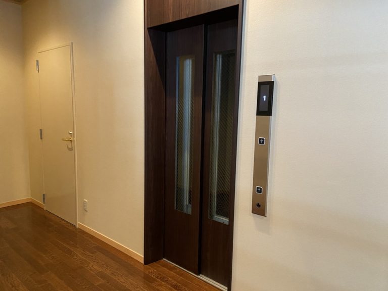 エレベーターやスロープが多く、バリアフリーな印象