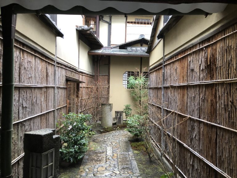 エントランス内観