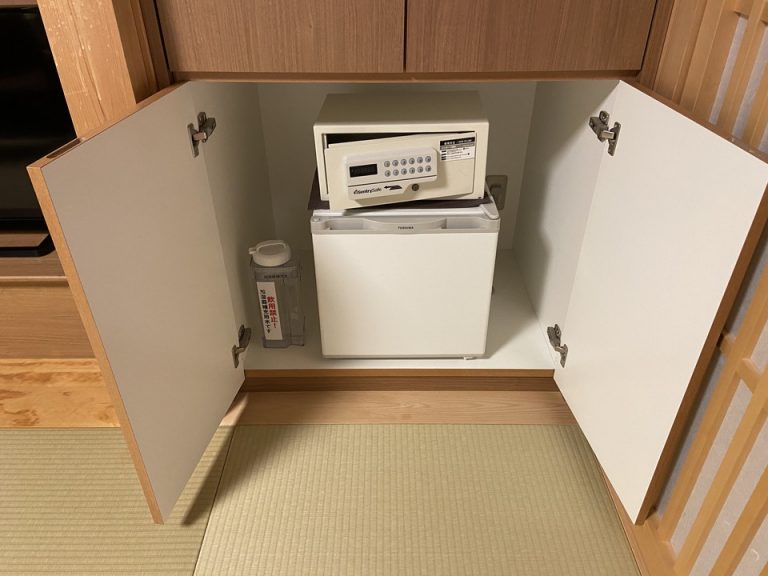 金庫と冷蔵庫(閉めた状態)