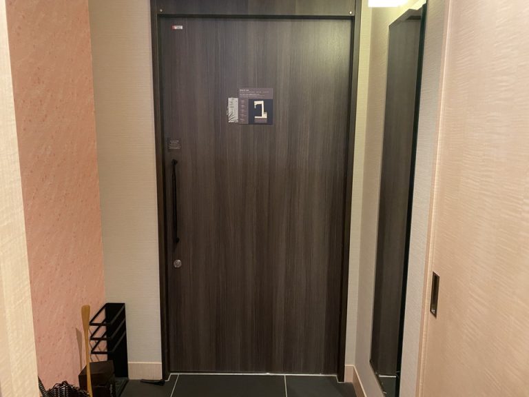 客室入口内観ドア