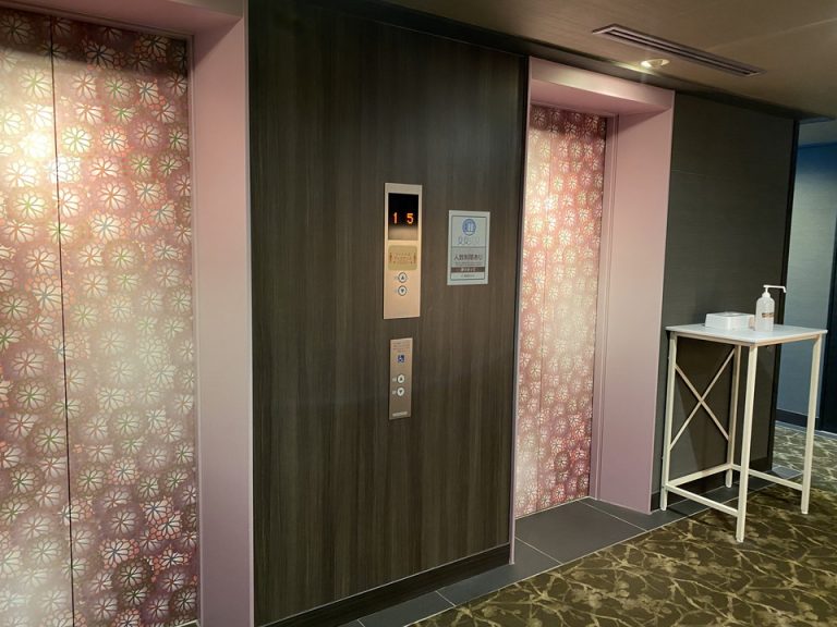 客室階エレベーターホール(3)