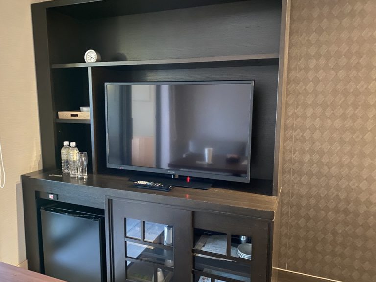 客室ベッドから見たテレビ