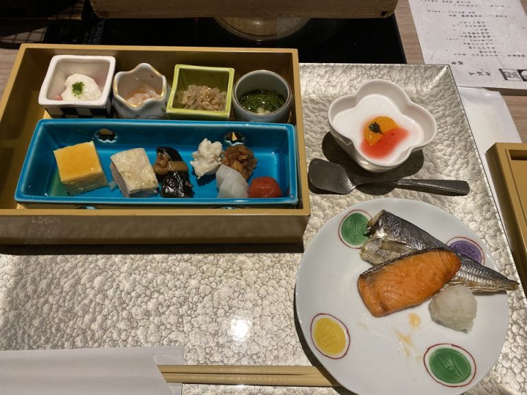 朝食