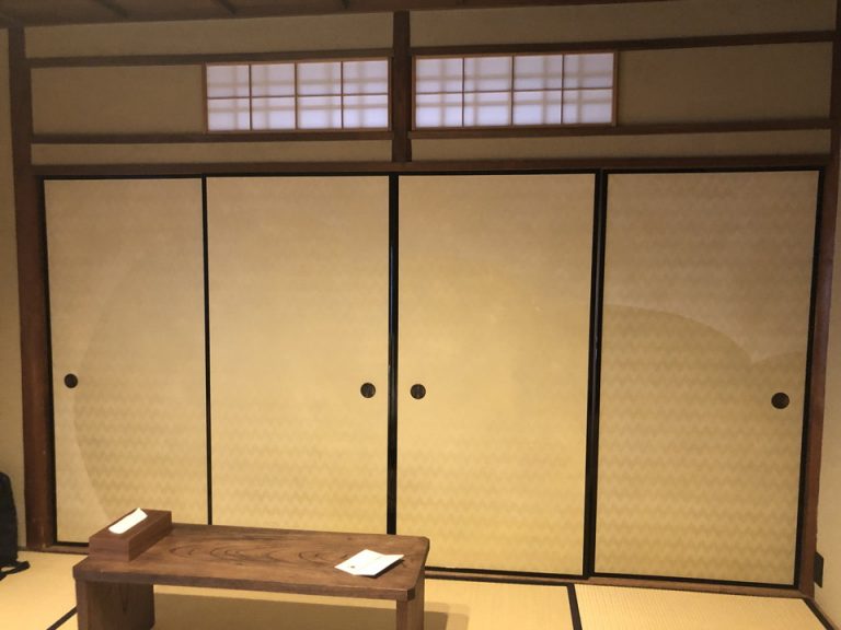 クローゼット開ける前