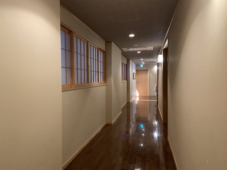 部屋前の廊下
