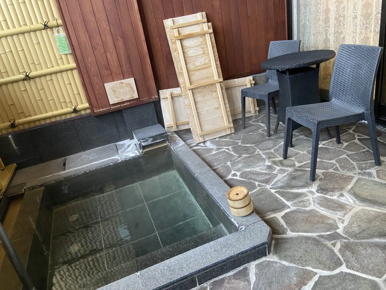 露天風呂用の木蓋