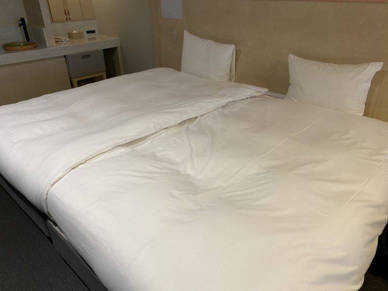 部屋内ベッド全体(1)