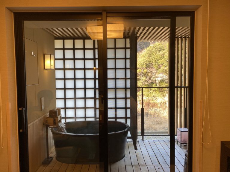 部屋から見た窓側