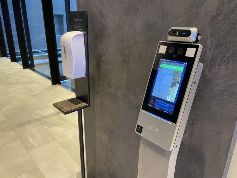 手指消毒_検温機 フロントエレベーターホール前