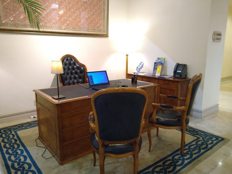 ロビー階コンシェルズデスク