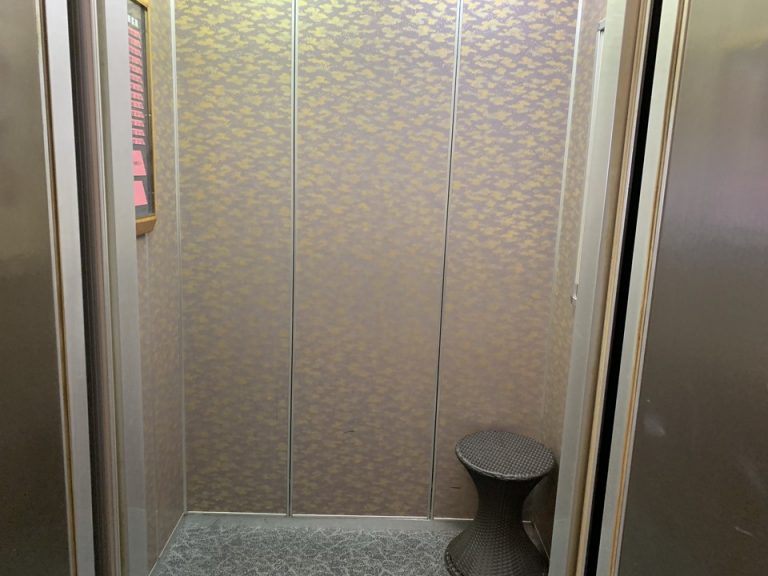 客室エレベーター内装