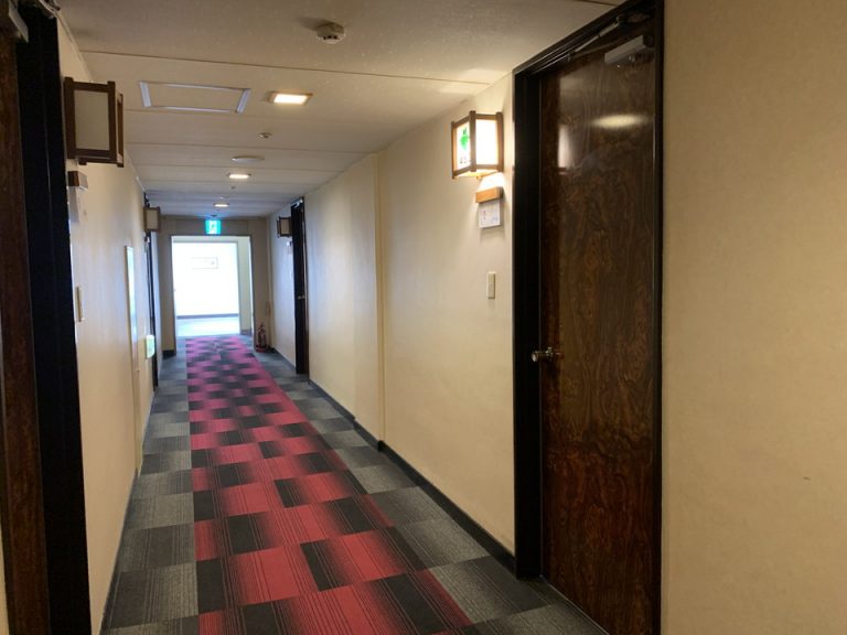 客室ドア付近廊下